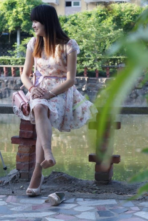 原创丝族视频出品 校园#短丝#高跟鞋[1V/1.03G]插图2