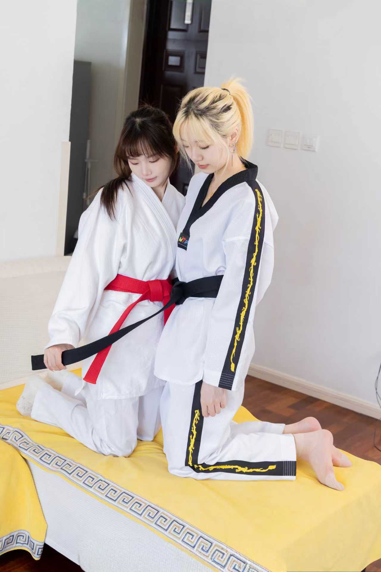 袜啵啵549期：小甜豆甜甜圈-运动鞋、帆布鞋、肉丝、棉袜、裸足、跆拳道打斗剧情[149P/1V/6.81GB]插图1