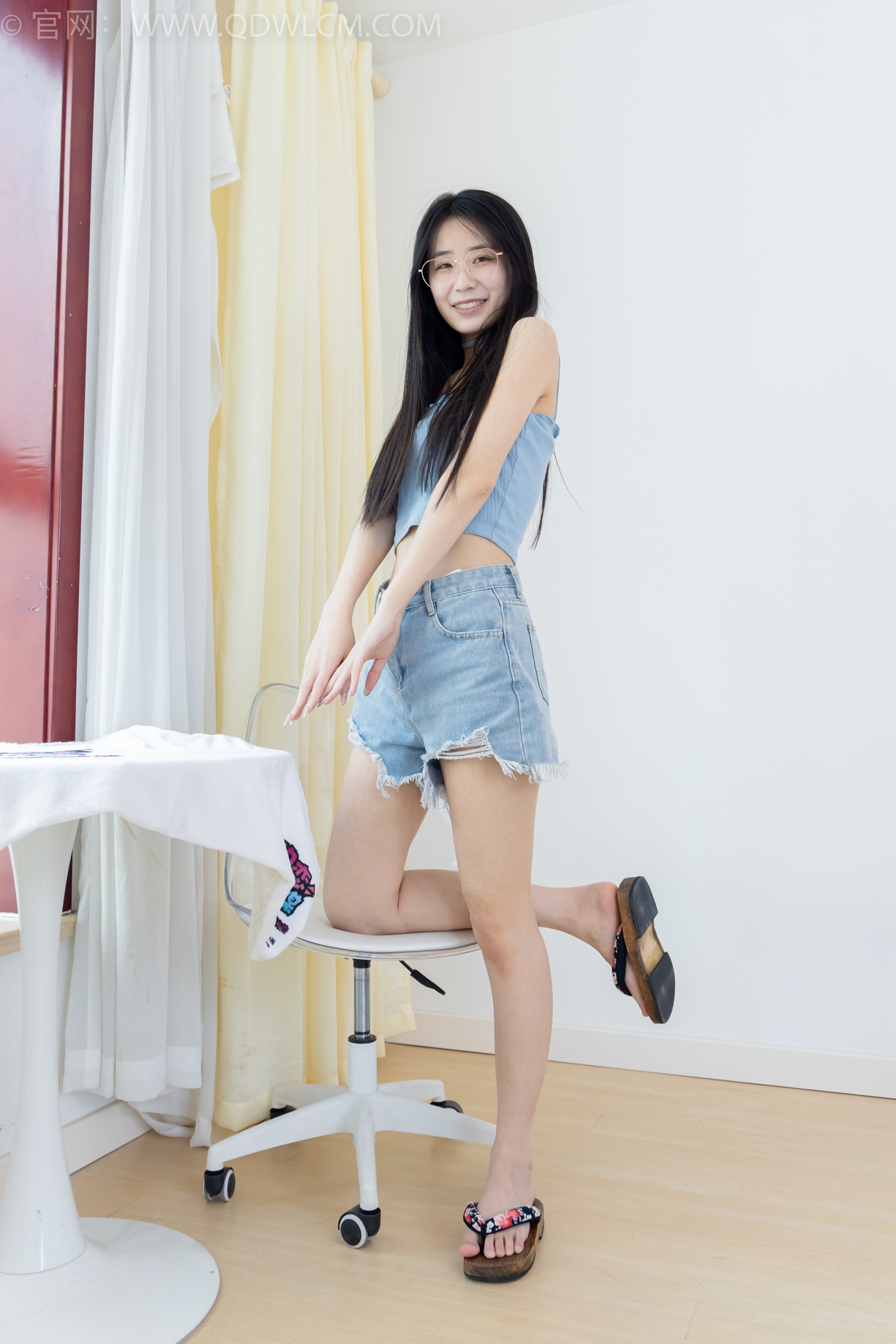 勿恋传媒2353期菜菜木屐人字拖、薄黑丝（脚尖微加固款）、裸足[155P/1V/3.74G]插图6