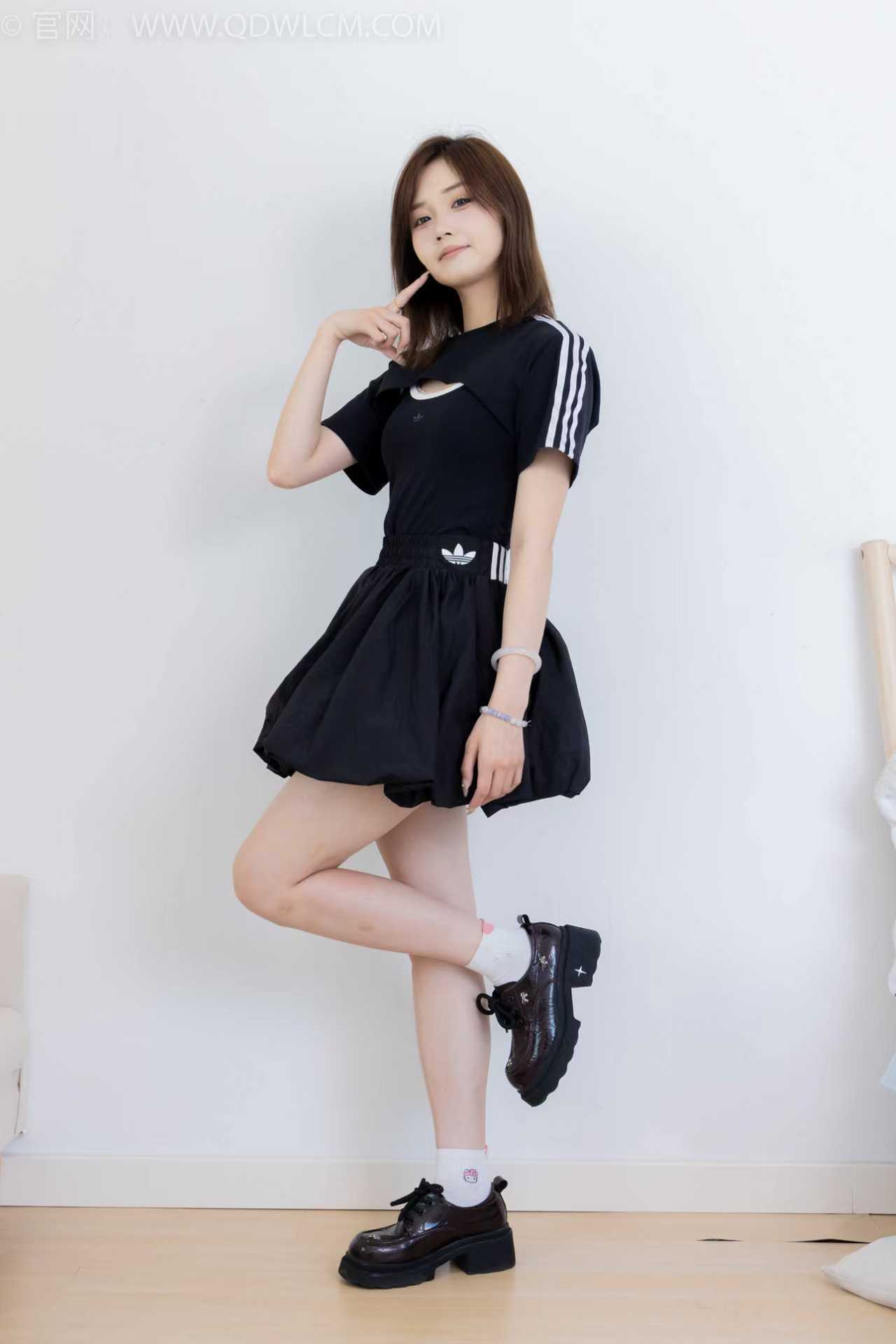 物恋 2392期 橙子-皮鞋、白棉袜、裸足[150P/1V/3.45G]插图2