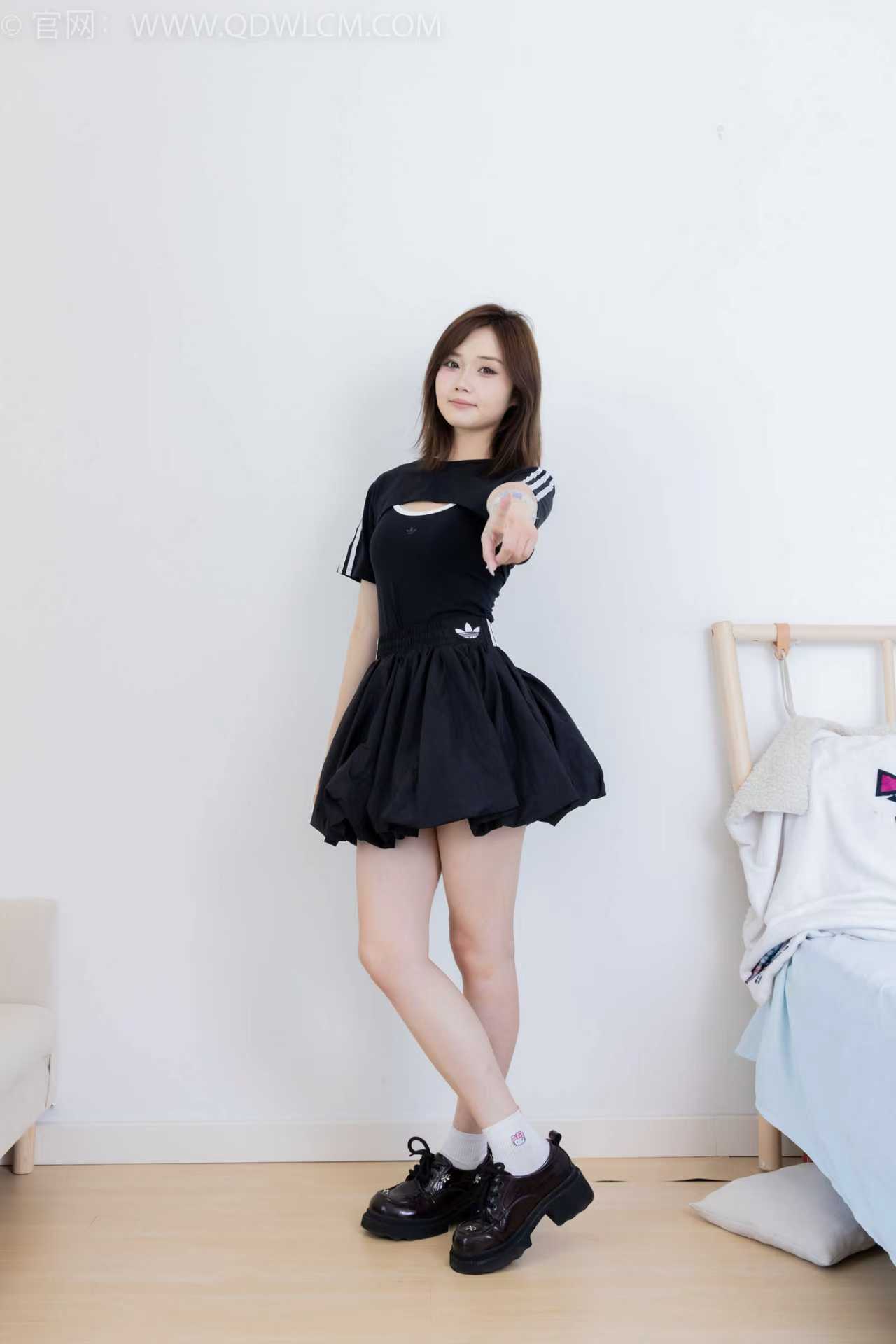 物恋 2392期 橙子-皮鞋、白棉袜、裸足[150P/1V/3.45G]插图3