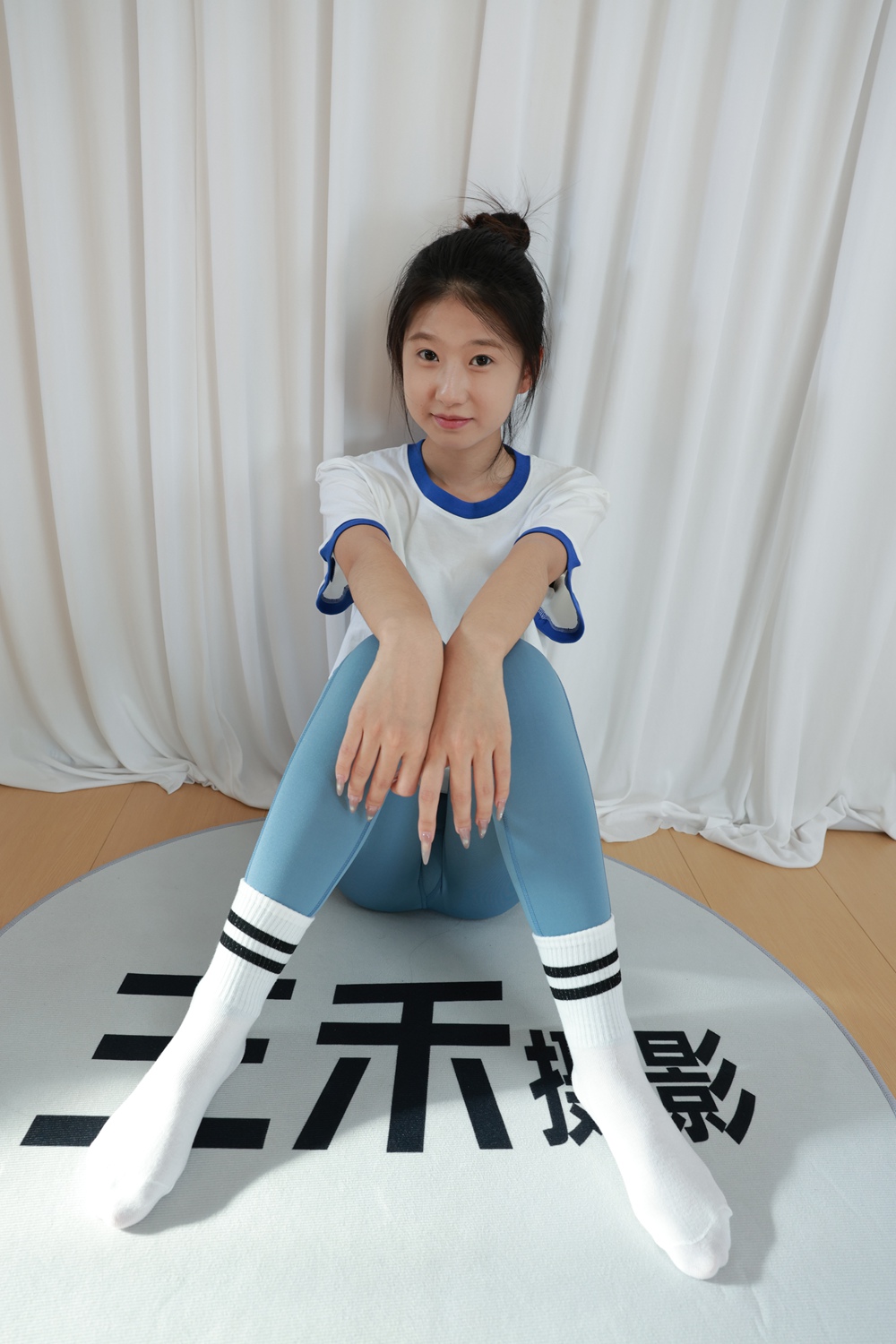 三禾摄影297期 小涵瑜伽裤白棉袜[422P/1V/3.73G]插图4