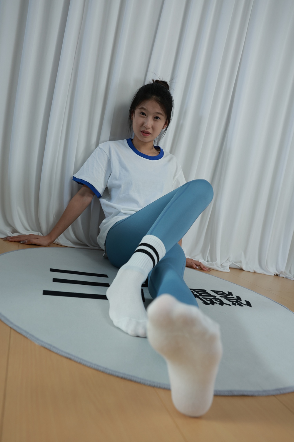 三禾摄影297期 小涵瑜伽裤白棉袜[422P/1V/3.73G]插图6