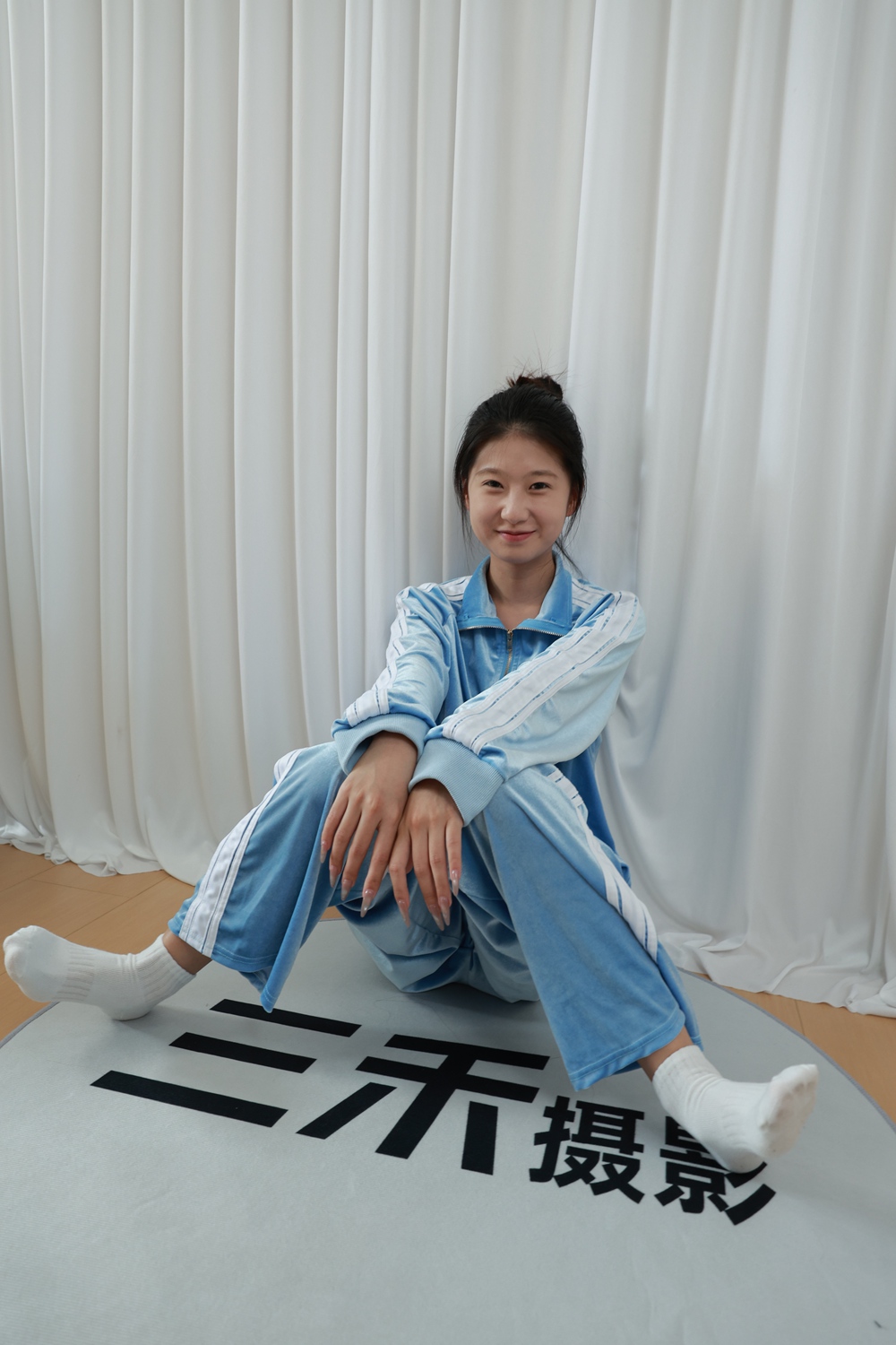 三禾摄影301期 小涵丝绒运动套装白棉袜裸足[337P/1V/2.64G]插图1