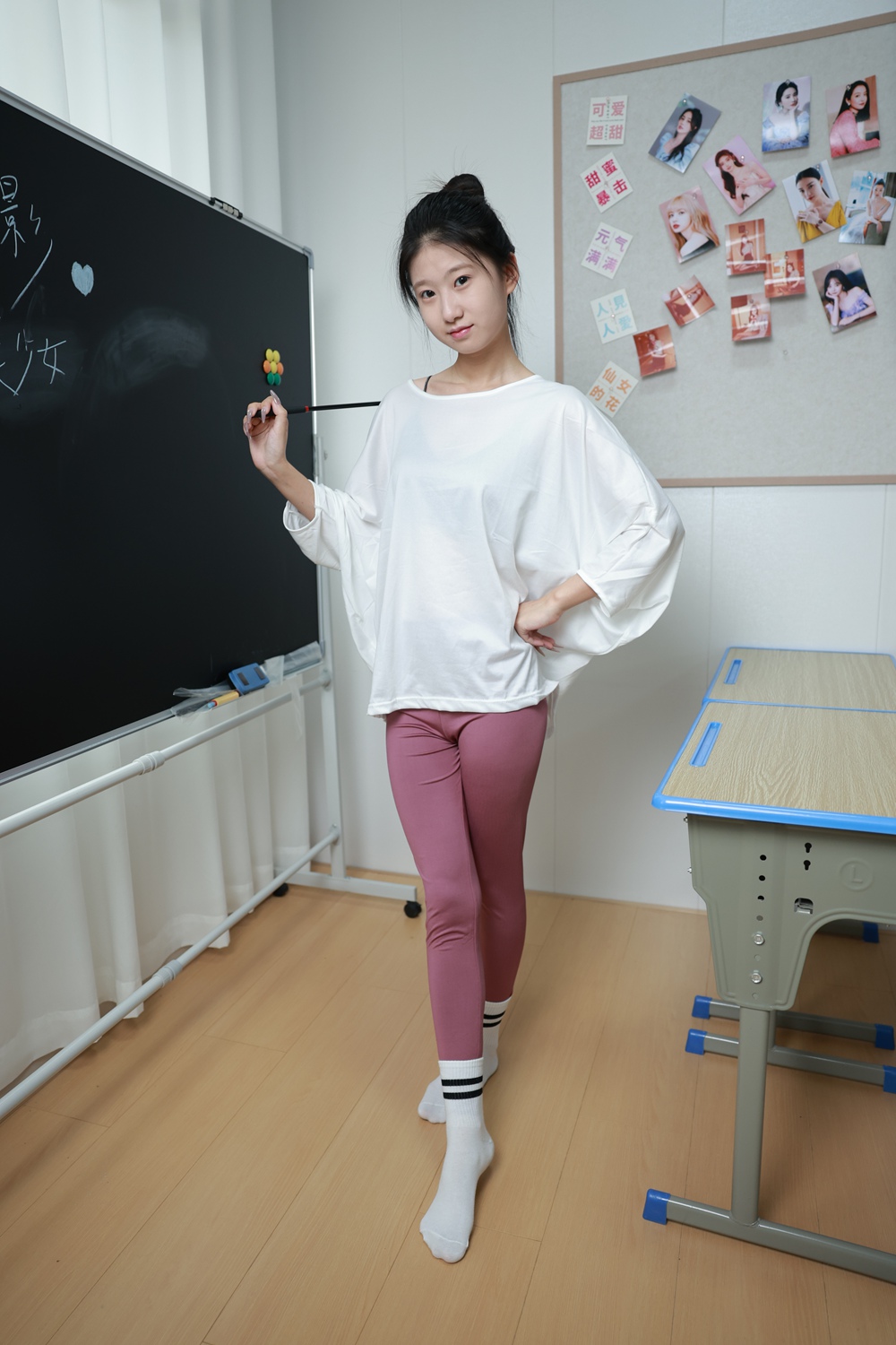 三禾摄影308期小涵粉色瑜伽裤白棉袜裸足[404P/1V/4G]插图8