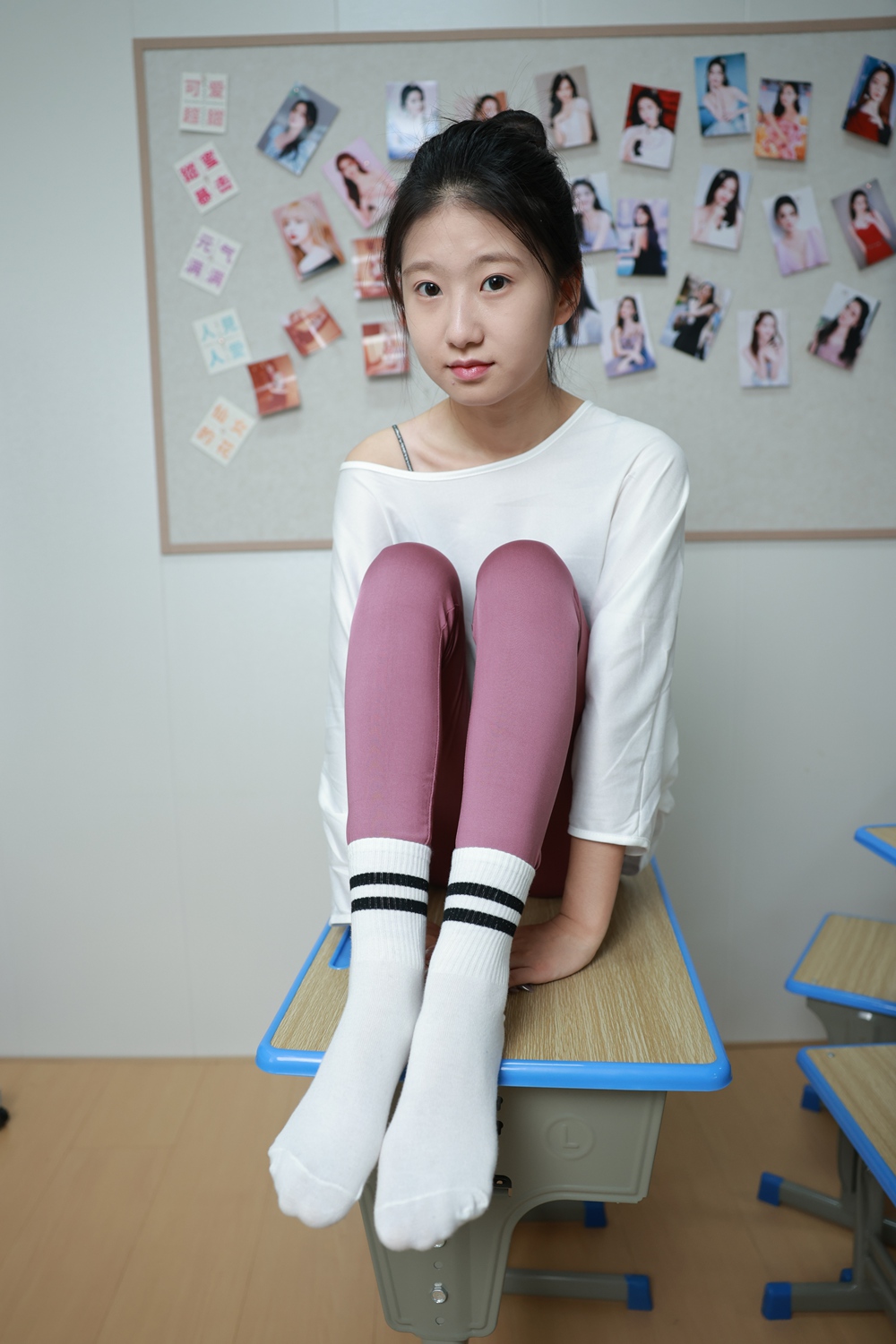 三禾摄影308期小涵粉色瑜伽裤白棉袜裸足[404P/1V/4G]插图7