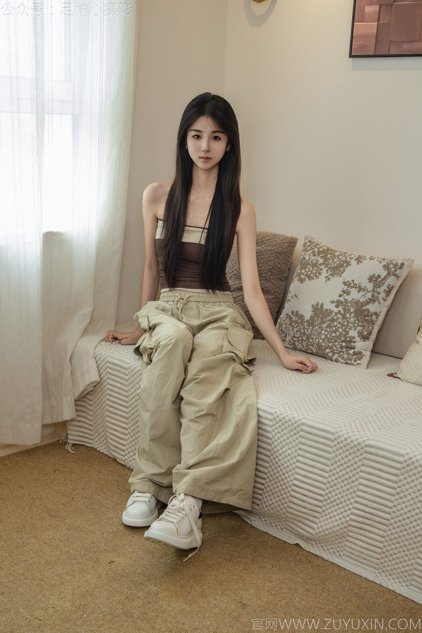 足愉心摄影第53期：模特小瑶（搭配：棕色抹胸、工装裤、白棉袜、滑板鞋、裸足）[120P/1V/11.7G]插图7