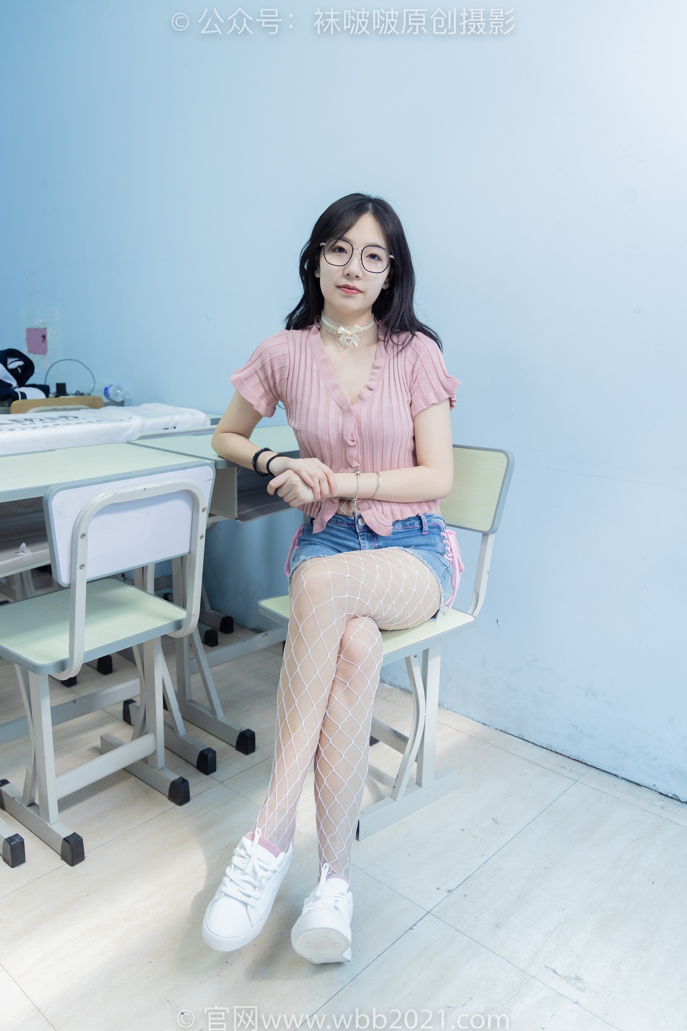 袜啵啵566期花絮版小甜豆-高跟鞋、板鞋、白往袜、白蕾SI袜、校服外套、可拆卸牛仔裤、裤里丝[146P/1V/9.48G]插图1