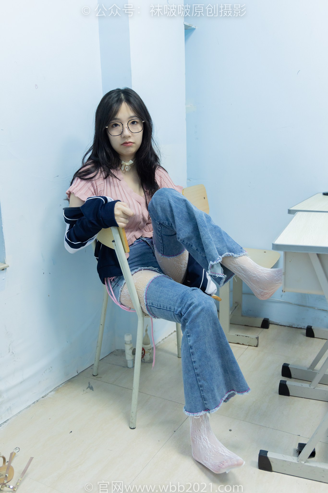 袜啵啵566期花絮版小甜豆-高跟鞋、板鞋、白往袜、白蕾SI袜、校服外套、可拆卸牛仔裤、裤里丝[146P/1V/9.48G]插图8