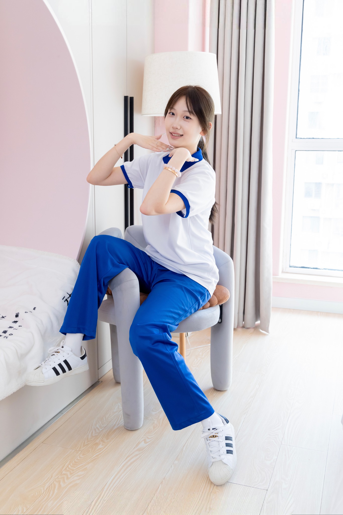 袜啵啵569期花絮版花絮版香菜-校服、板鞋、白棉袜、薄肉丝（脚尖加固款）[157P/1V/7.15G]插图1