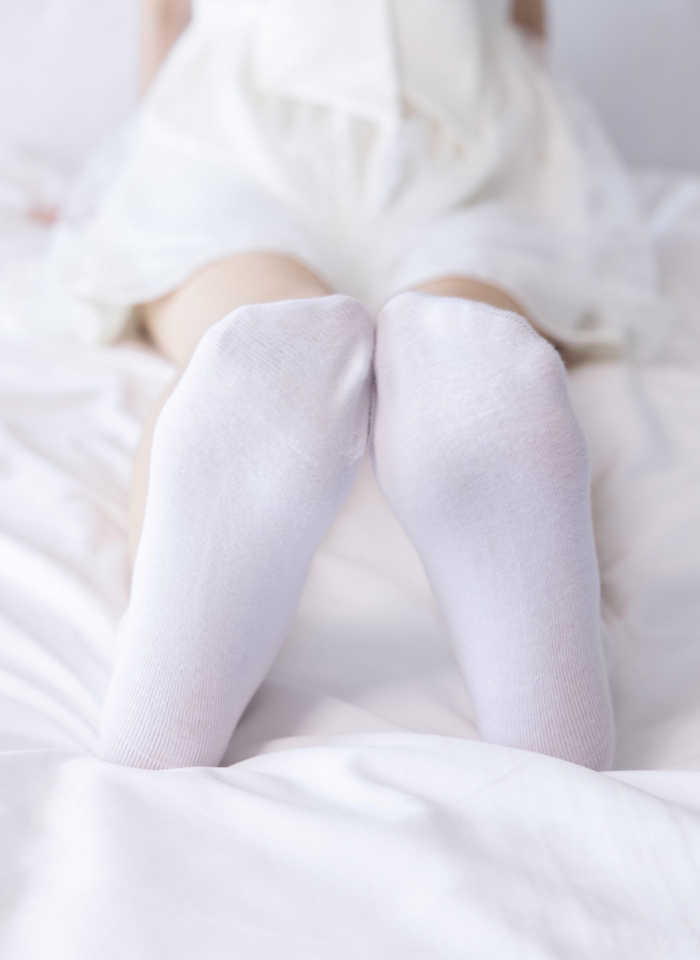 袜啵啵574期：稚予-板鞋、白棉袜、薄肉丝（脚尖透明款）[150/1V/5.38GB]插图6