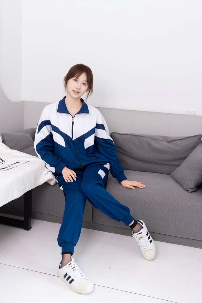 袜啵啵584期 花絮版 校服板鞋短黑丝脚尖加固[149P/1V/7.49G]插图6