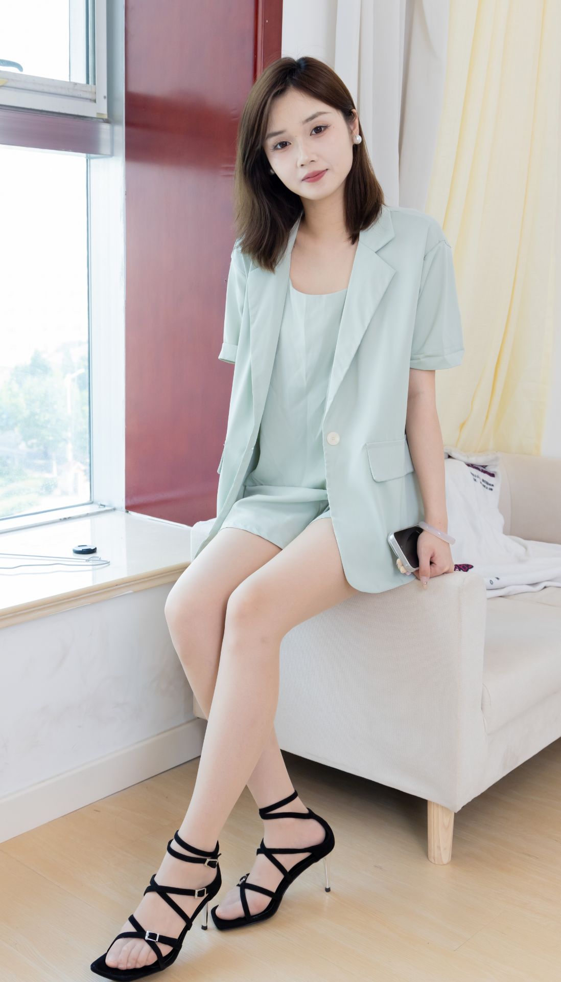 物恋2420期：橙子-三双高跟鞋、薄肉丝（脚尖透明款）、裸足、视频为超近景特写(150p/1v/6.92GB)插图7