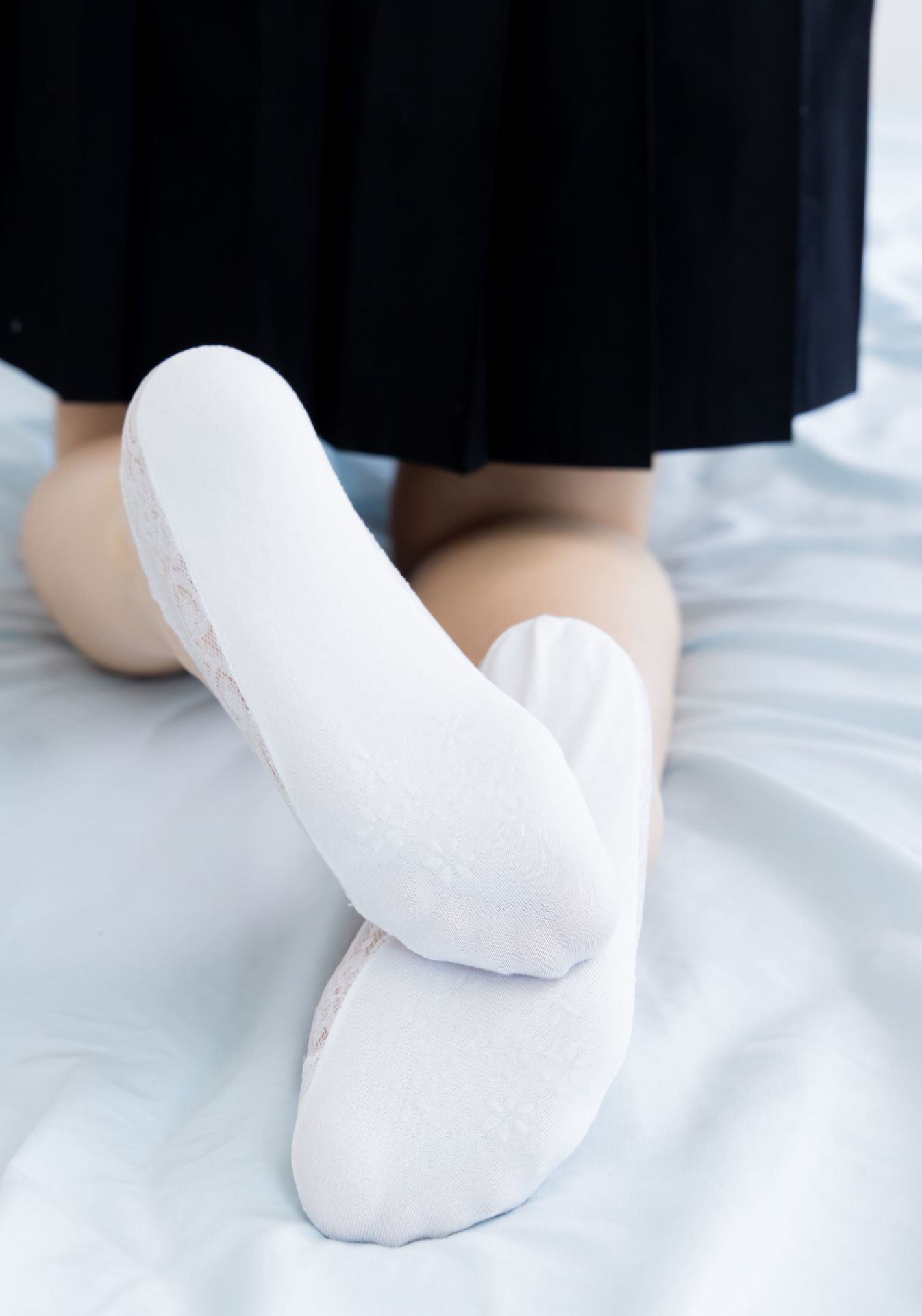 物恋2423期：嘟嘟-JK至服、板鞋、白色蕾SI船袜、裸足、视频包含揉脚剧情(150p+1v/3.67GB)插图1