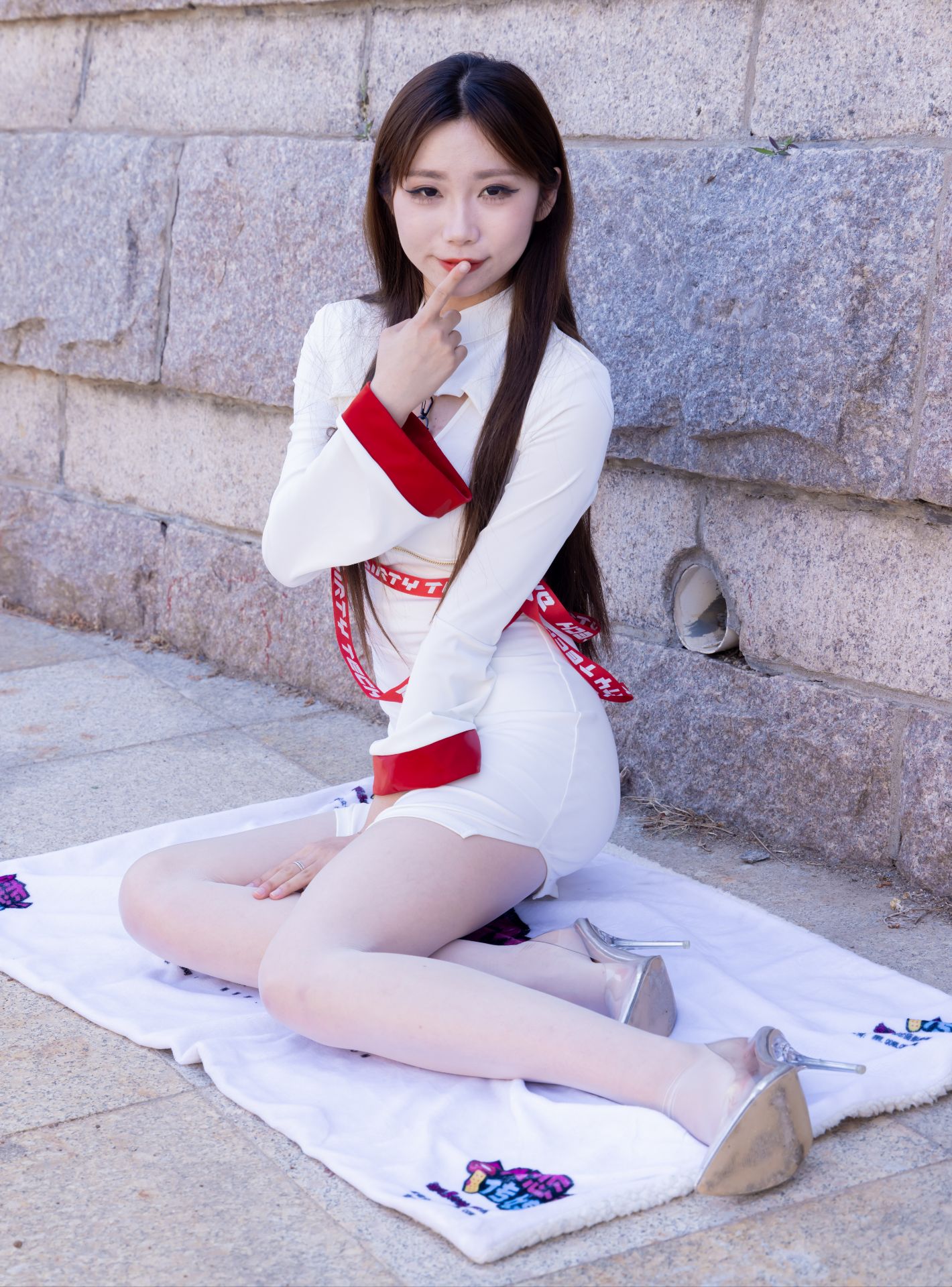 物恋2471期：泡泡-高跟鞋、油亮薄白丝（脚尖透明款）[180P/1V/4.72GB]插图