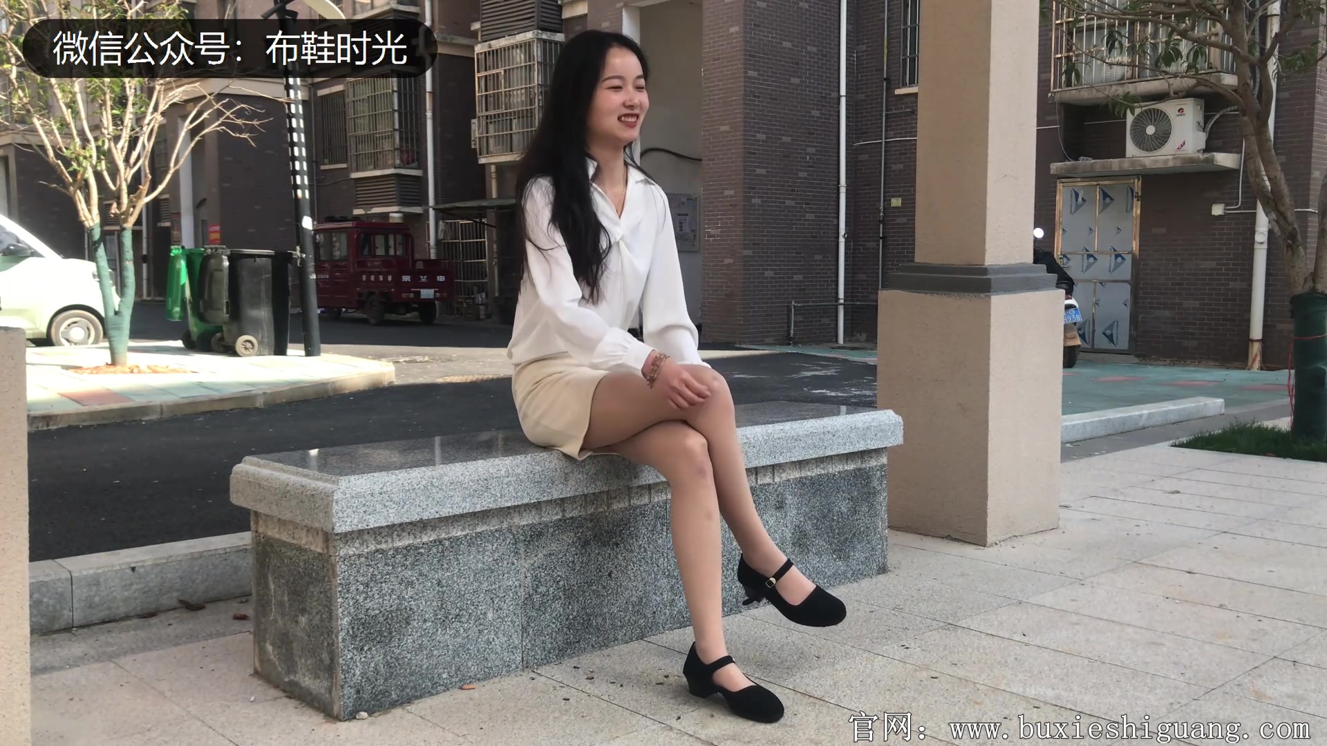 布鞋时光-芸芸~OL至服包屯裙肉丝美腿[1V/0.8G]插图1