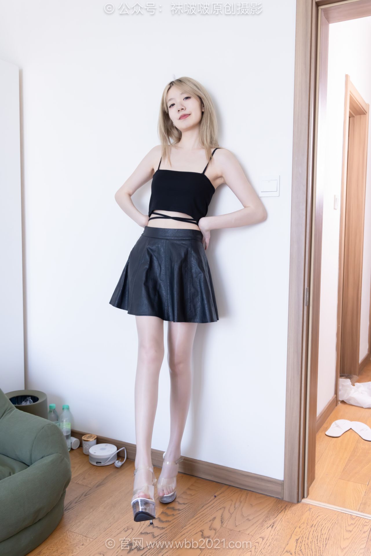 袜啵啵592期：小甜豆-高跟鞋、高跟凉鞋、油亮薄肉丝（脚尖透明款）、油亮薄黑丝（脚尖透明款）、裸足、裸足拓印脚印剧情[200P/1V/6.85GB]插图7