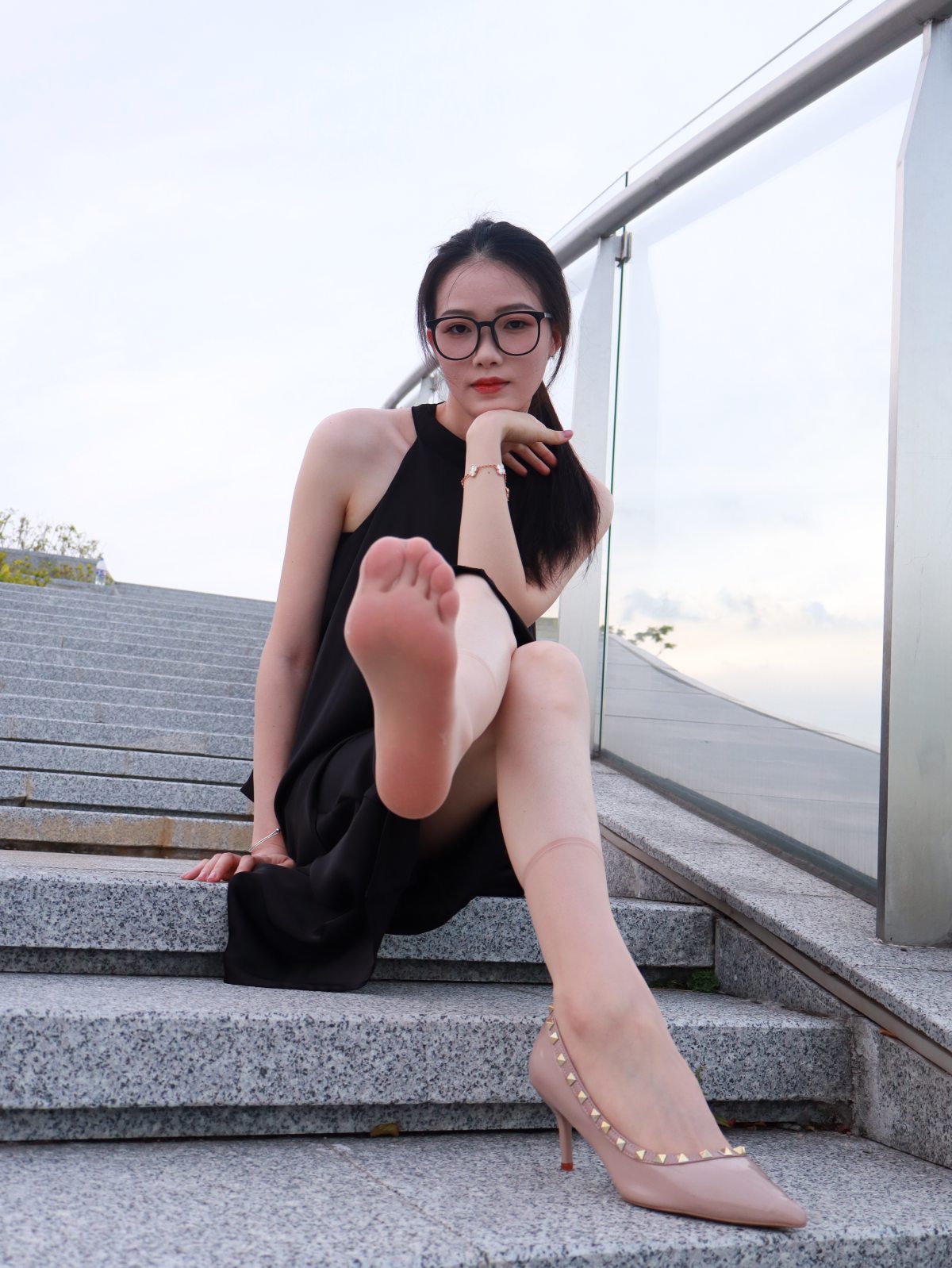 02黑框眼镜小妹 某个人摄影师原创约拍 18号作品 [258P/55V/4.3G]插图3