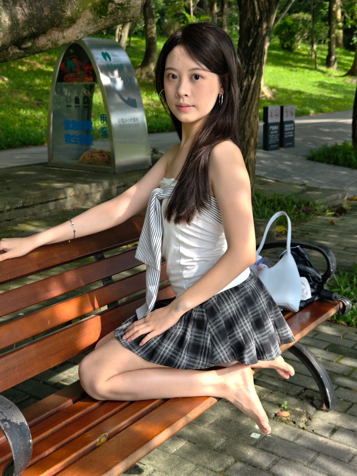 06高颜值小妹 某个人摄影师原创约拍 03号作品 [329P/58V/4.1G]插图4