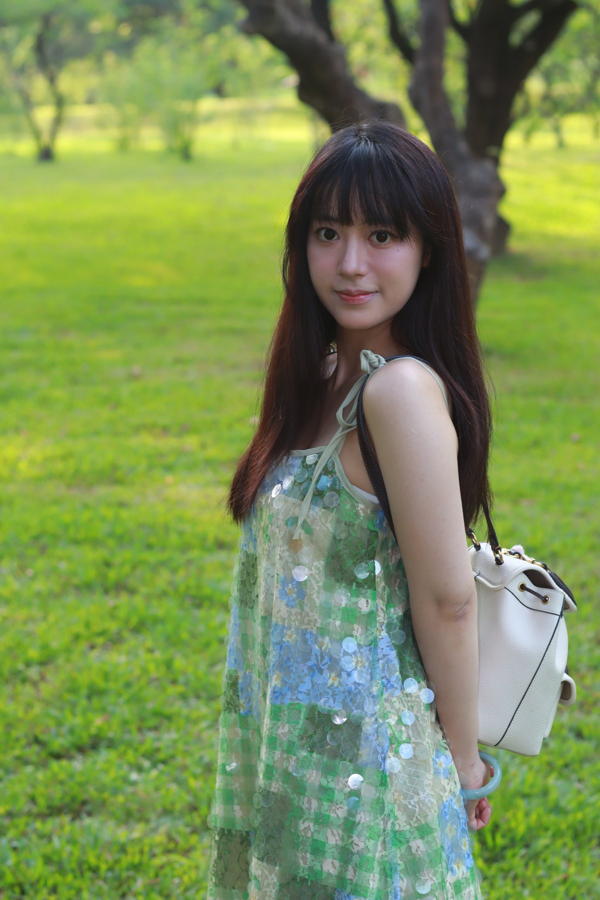 网荭级颜值小妹 某个人摄影师原创约拍 20号作品 [333P/12V/4.8G]插图3