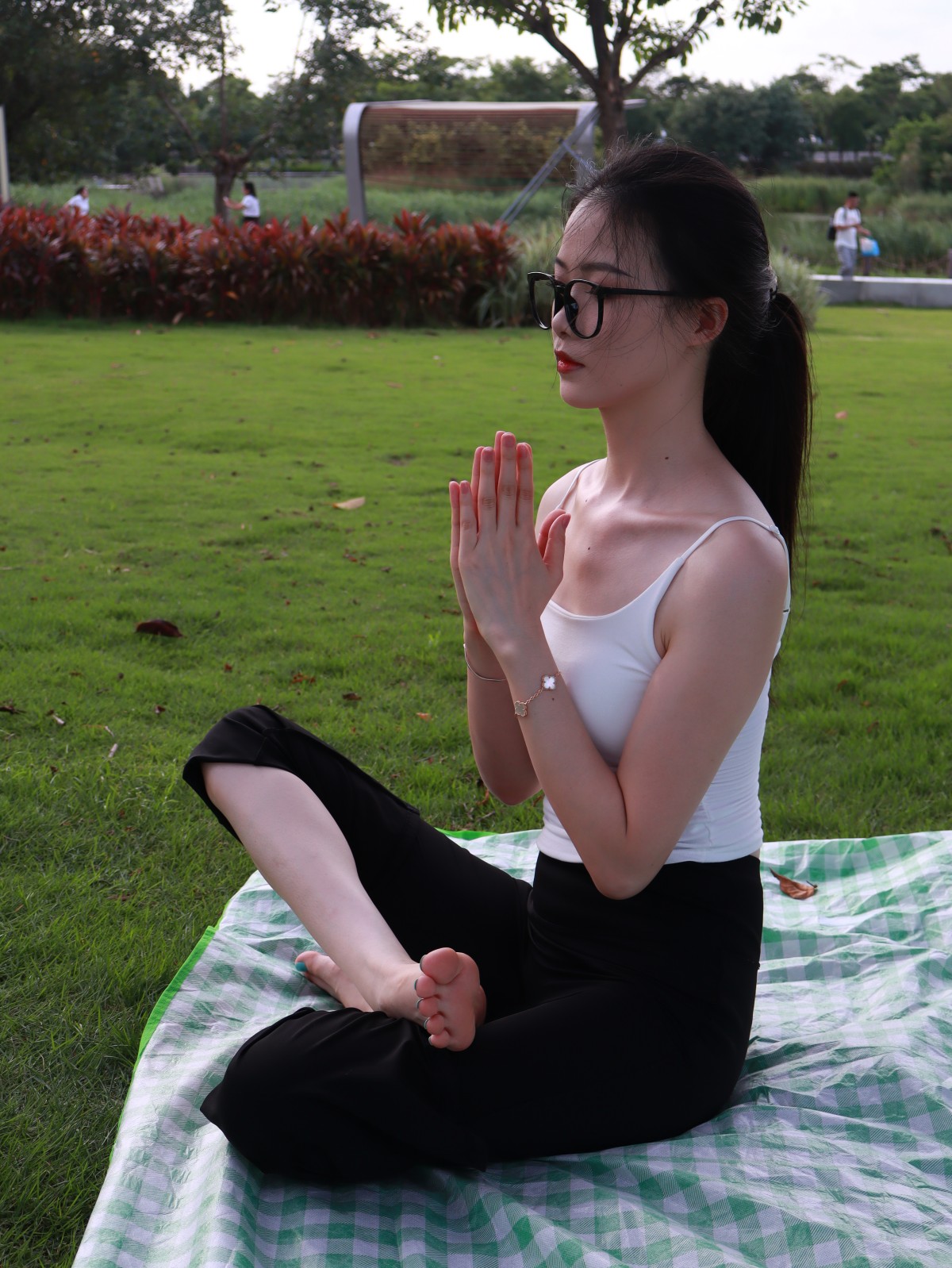 黑框眼镜小妹 裸足 某个人摄影师原创约拍 17号作品 [284P/37V/6.6G]插图6