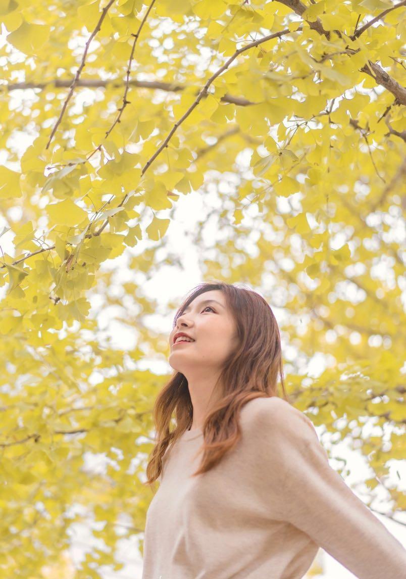 银杏那么美,银杏人像怎么拍得更精彩和出色?8个技巧送给你插图4 银杏那么美,银杏人像怎么拍得更精彩和出色?8个技巧送给你插图4