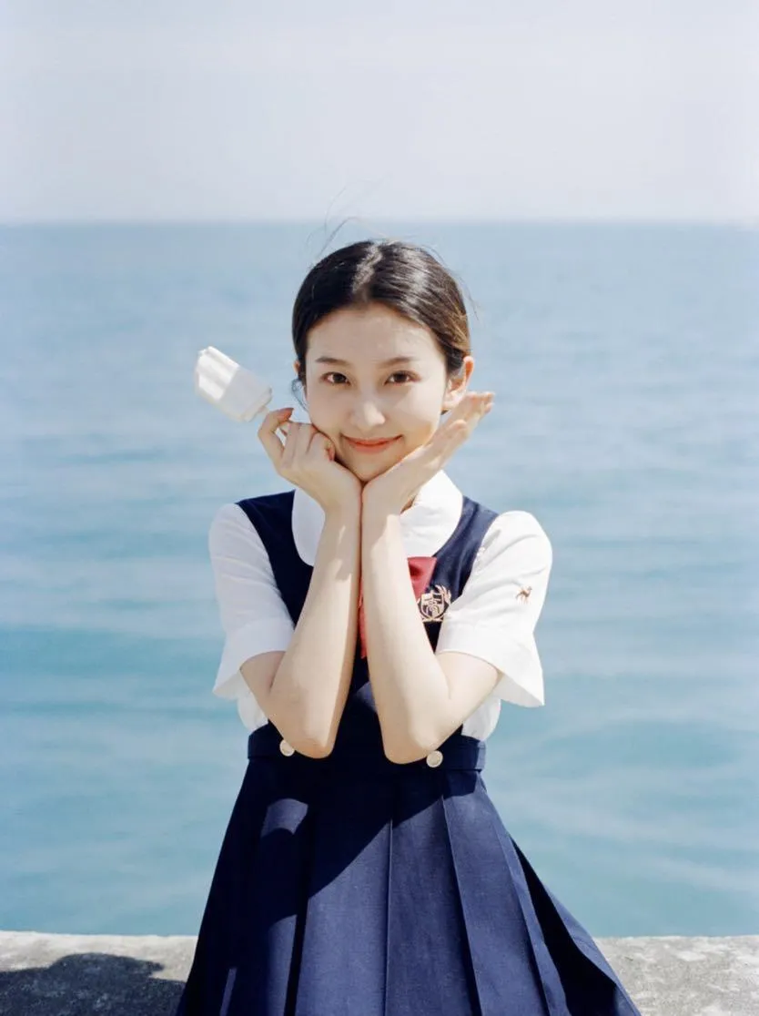 旅行拍照也有万能姿势,8个实用姿势,拍出漂亮旅行人像作品插图8 旅行拍照也有万能姿势,8个实用姿势,拍出漂亮旅行人像作品插图8