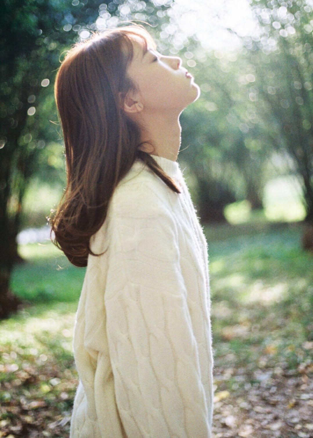 秋天拍人像的8个技巧,唯美文艺又好看,拍照景美仁也美插图7 秋天拍人像的8个技巧,唯美文艺又好看,拍照景美仁也美插图7