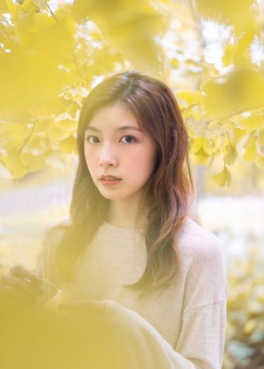 银杏那么美,银杏人像怎么拍得更精彩和出色?8个技巧送给你插图5 银杏那么美,银杏人像怎么拍得更精彩和出色?8个技巧送给你插图5