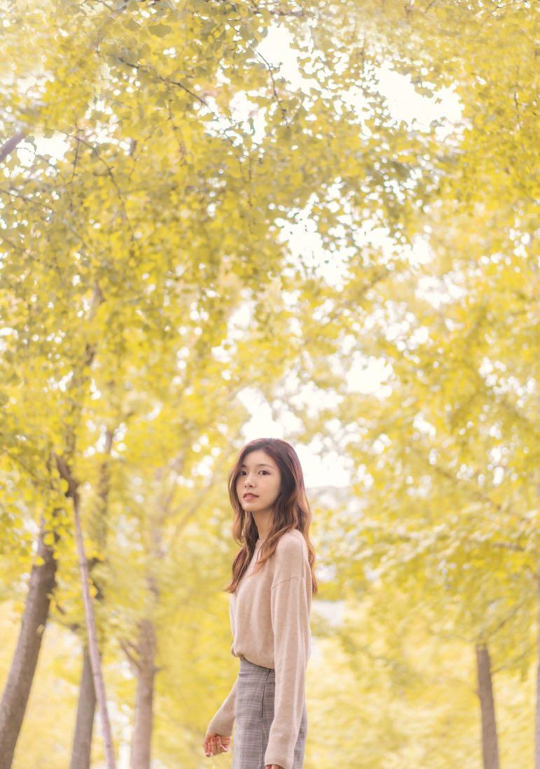 银杏那么美,银杏人像怎么拍得更精彩和出色?8个技巧送给你插图3 银杏那么美,银杏人像怎么拍得更精彩和出色?8个技巧送给你插图3