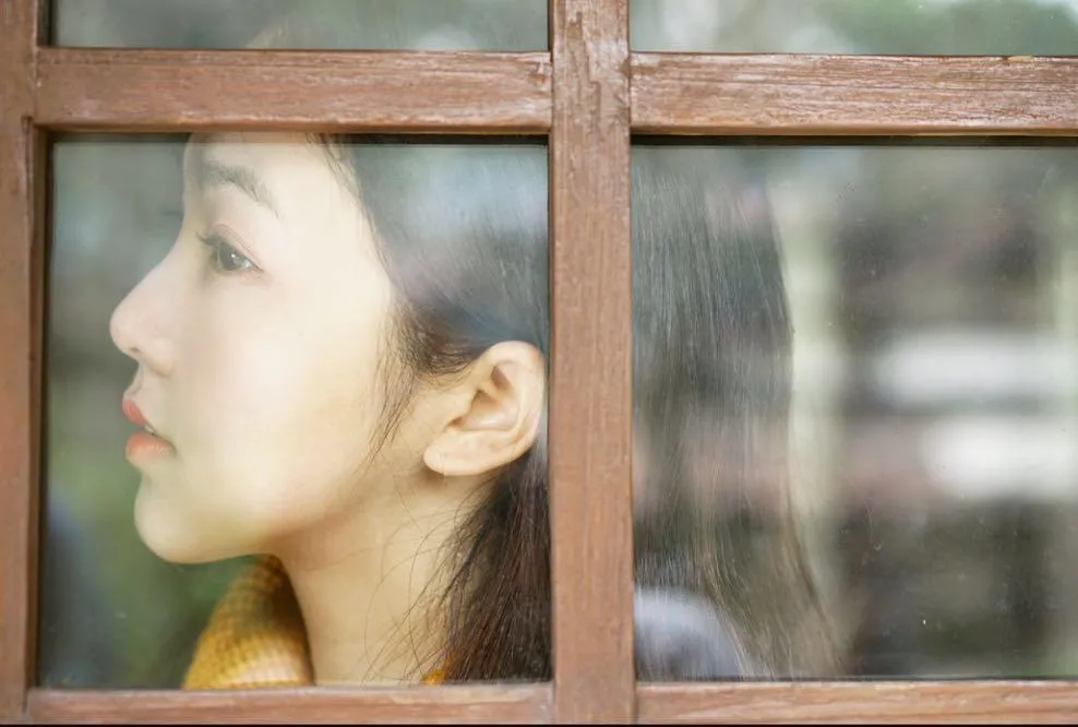 旅行拍照也有万能姿势,8个实用姿势,拍出漂亮旅行人像作品插图4 旅行拍照也有万能姿势,8个实用姿势,拍出漂亮旅行人像作品插图4