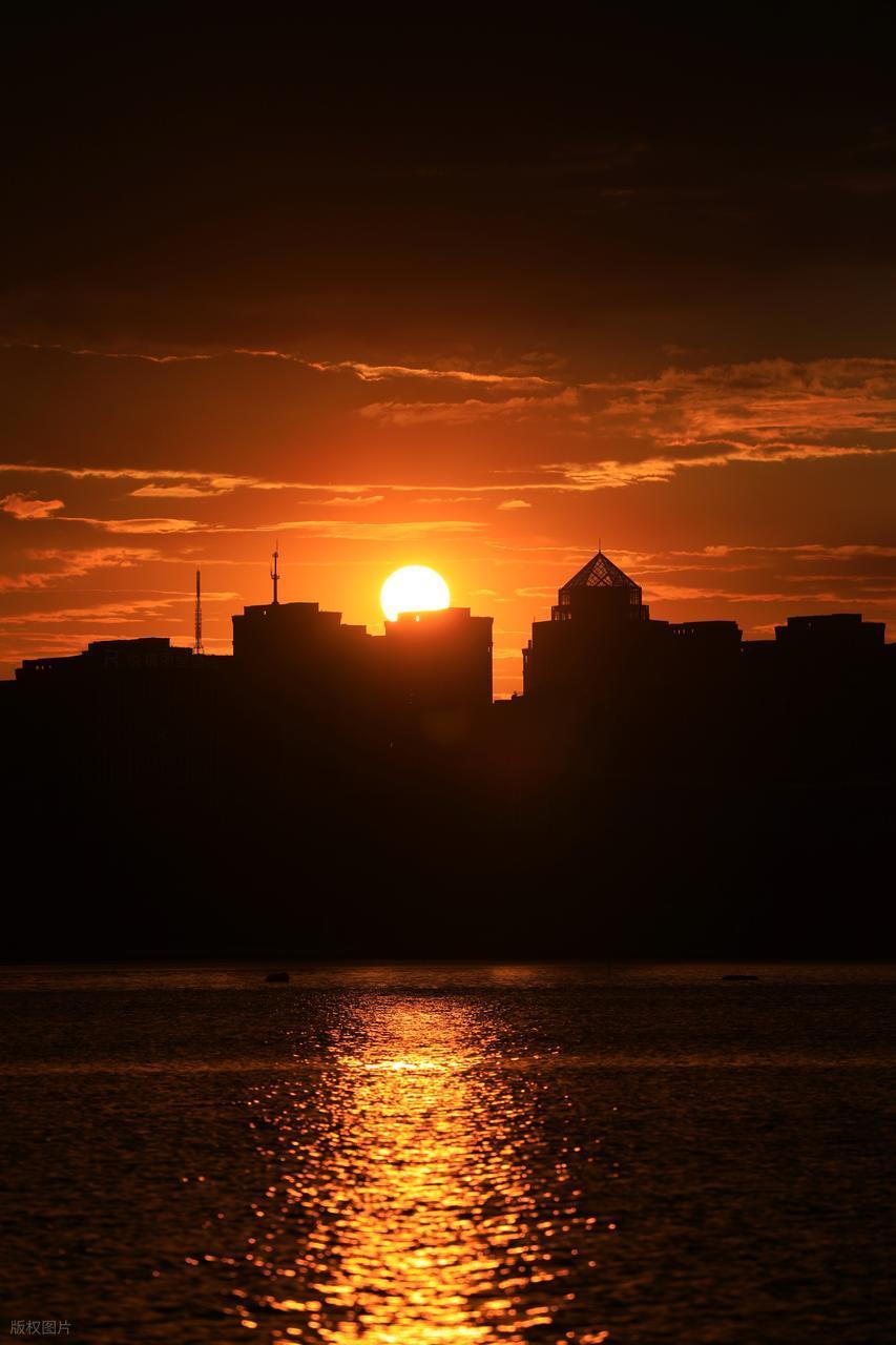 波光粼粼水面拍摄全攻略:从参数到氛围的核心技巧插图9 波光粼粼水面拍摄全攻略:从参数到氛围的核心技巧插图9