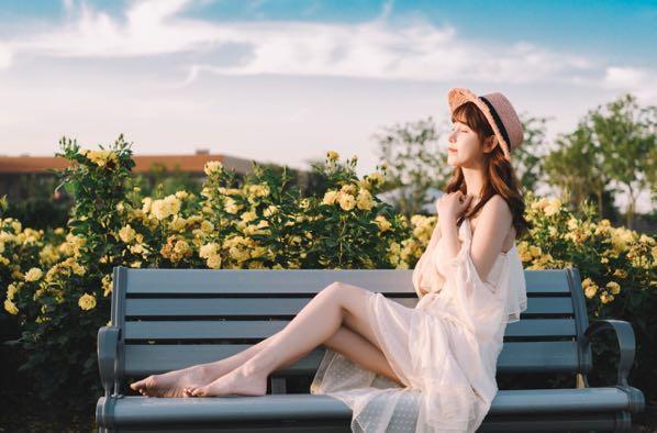 新手也能学会的7个拍照技巧,花海人像这样拍,拍出你的各种美插图1 新手也能学会的7个拍照技巧,花海人像这样拍,拍出你的各种美插图1