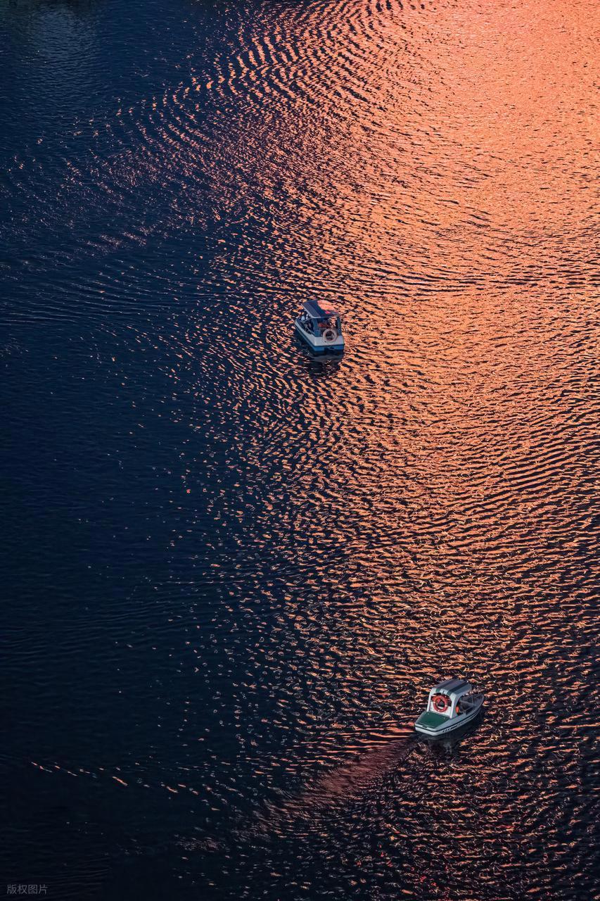 波光粼粼水面拍摄全攻略:从参数到氛围的核心技巧插图15 波光粼粼水面拍摄全攻略:从参数到氛围的核心技巧插图15