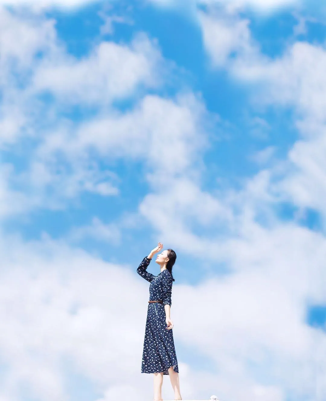 旅行拍照也有万能姿势,8个实用姿势,拍出漂亮旅行人像作品插图1 旅行拍照也有万能姿势,8个实用姿势,拍出漂亮旅行人像作品插图1