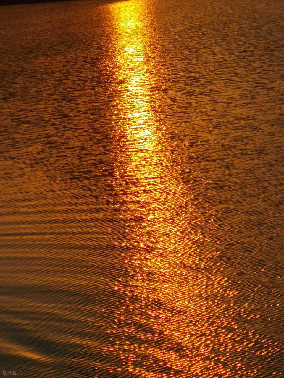 波光粼粼水面拍摄全攻略:从参数到氛围的核心技巧插图1 波光粼粼水面拍摄全攻略:从参数到氛围的核心技巧插图1