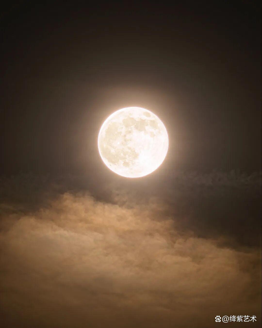 一幅月球摄影作品,竟由81000万张图像组成,像素超过1.5亿插图7 一幅月球摄影作品,竟由81000万张图像组成,像素超过1.5亿插图7