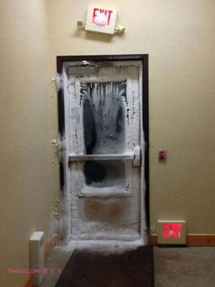 30张让人又敬畏又害怕的自然瞬间:风暴、火山、闪电,全是地球的“怒吼”插图5 30张让人又敬畏又害怕的自然瞬间:风暴、火山、闪电,全是地球的“怒吼”插图5