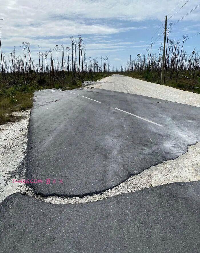 30张让人又敬畏又害怕的自然瞬间:风暴、火山、闪电,全是地球的“怒吼”插图22 30张让人又敬畏又害怕的自然瞬间:风暴、火山、闪电,全是地球的“怒吼”插图22
