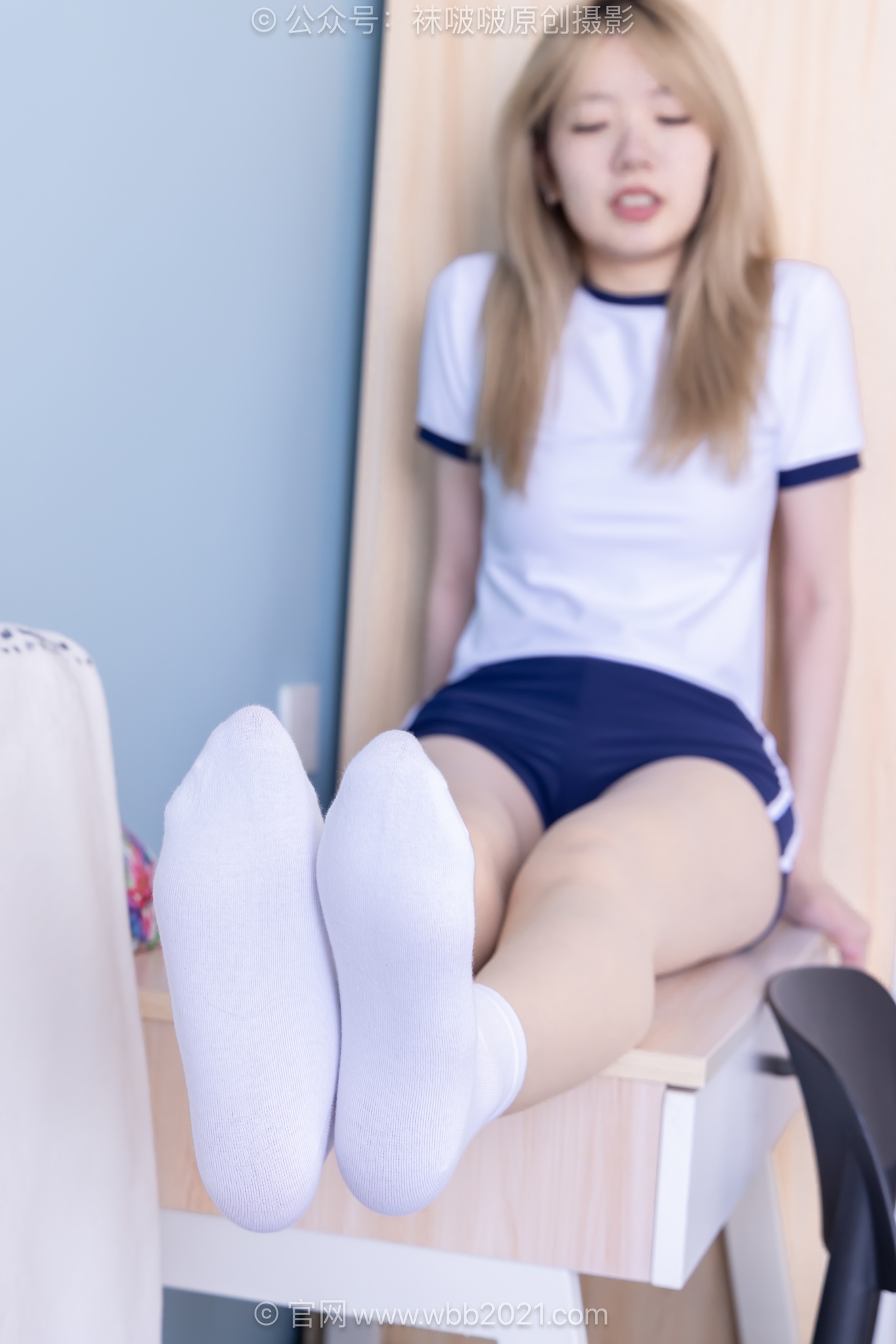 袜啵啵606期花絮版小甜豆-板鞋、纯白棉袜（高筒）薄肉丝（脚尖微加固款）体操服做仰卧起坐揉脚剧情[155P/1V/5.45G]插图6