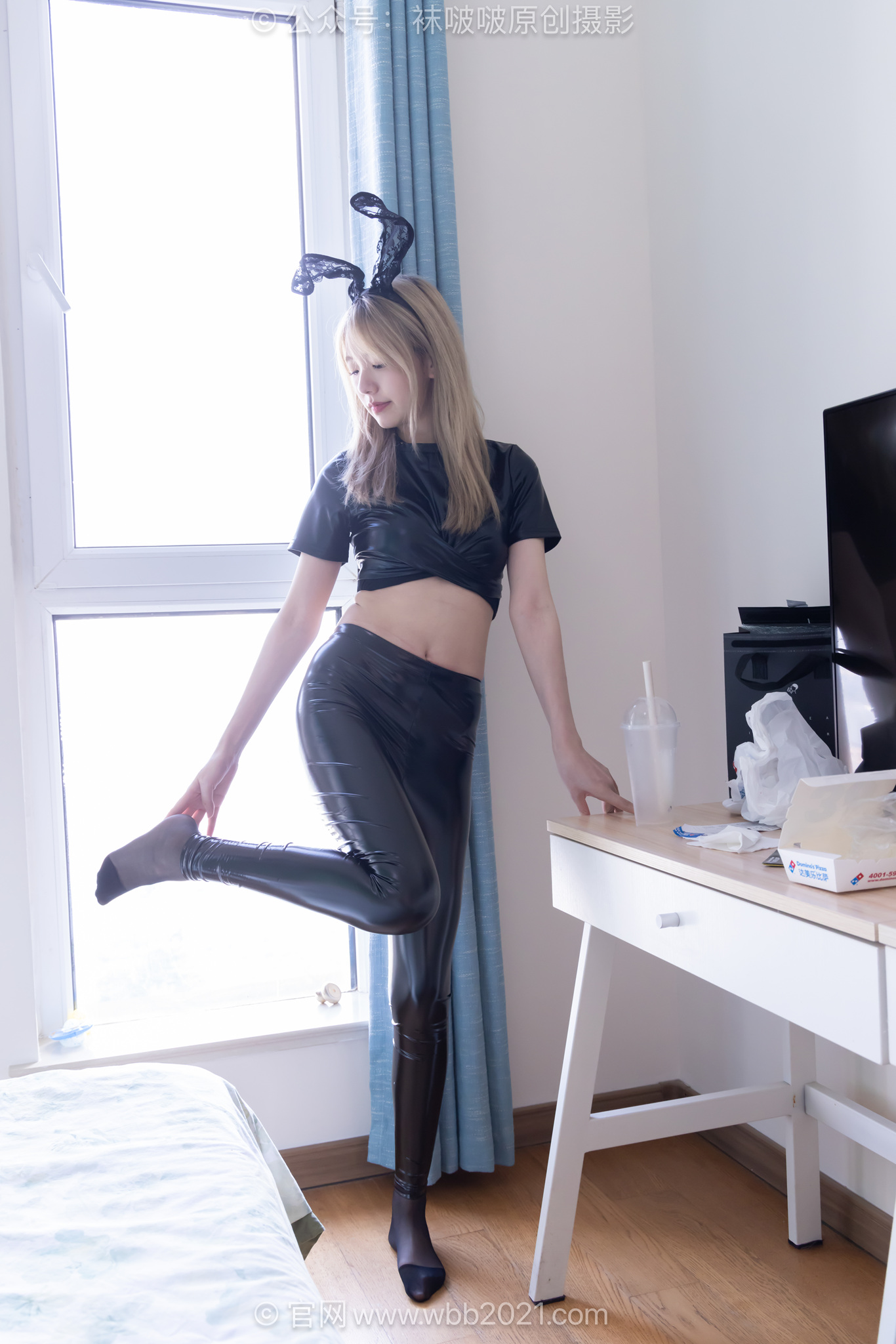 袜啵啵609期花絮版小甜豆-短靴薄黑丝（脚尖加固款）皮衣皮裤裤里丝裸足踩奶油蛋糕剧情[205P/1V/6.56G]插图13