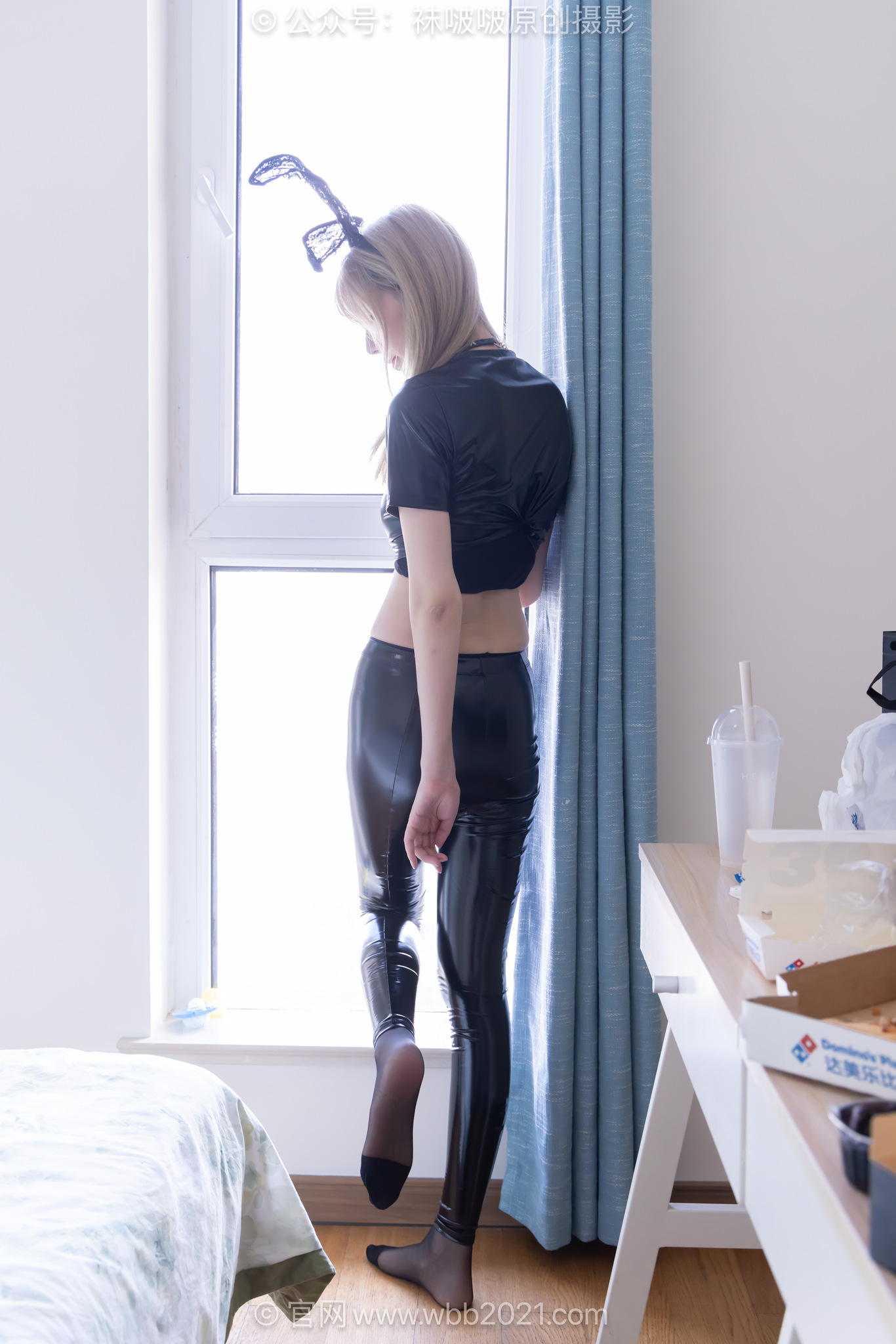 袜啵啵609期花絮版小甜豆-短靴薄黑丝（脚尖加固款）皮衣皮裤裤里丝裸足踩奶油蛋糕剧情[205P/1V/6.56G]插图11