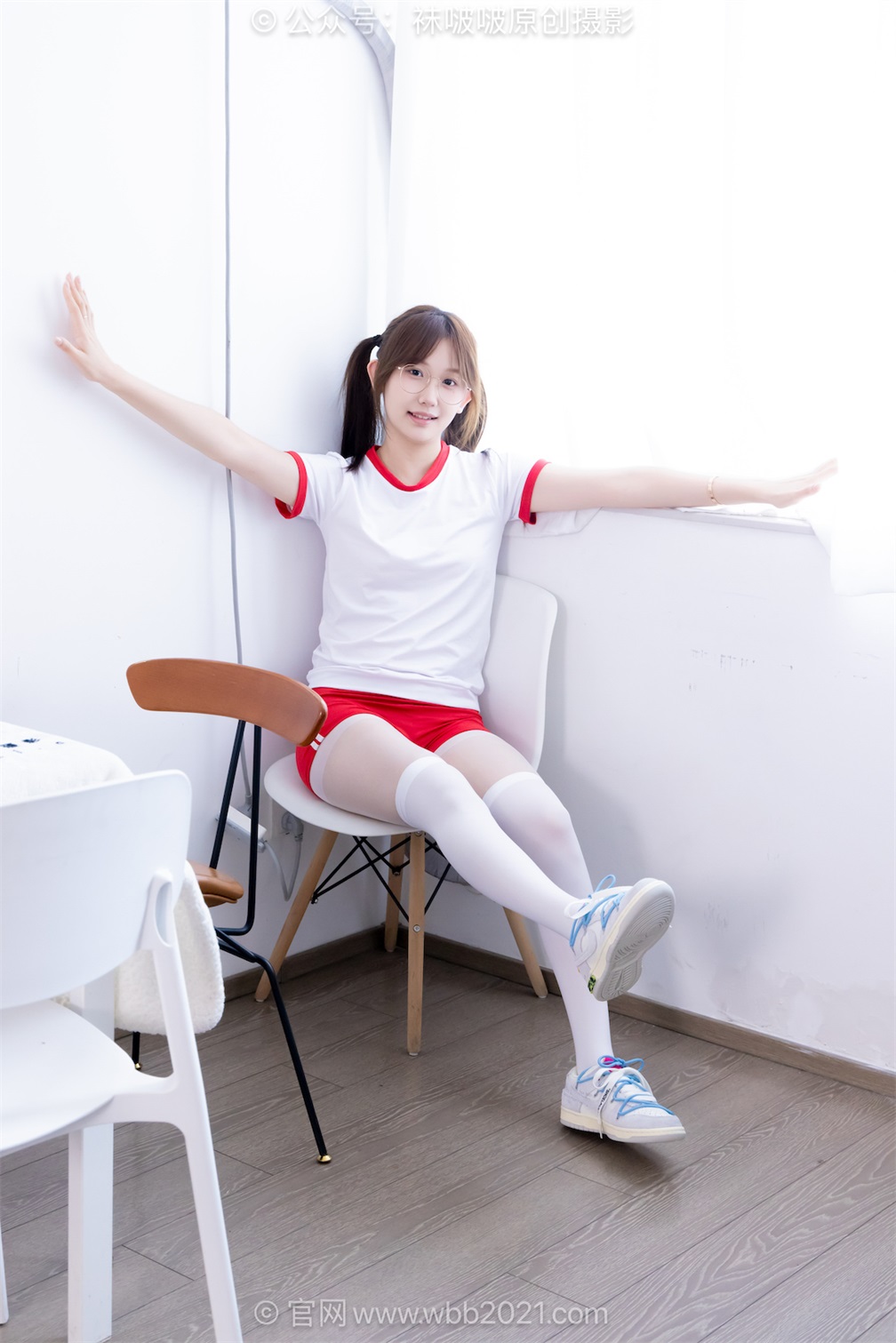 袜啵啵611期：香菜-板鞋、厚白丝过膝袜、薄白丝、体操服 [148P/1V/5.9G]插图