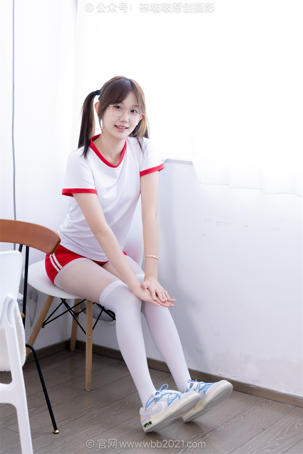 袜啵啵611期：香菜-板鞋、厚白丝过膝袜、薄白丝、体操服 [148P/1V/5.9G]插图4