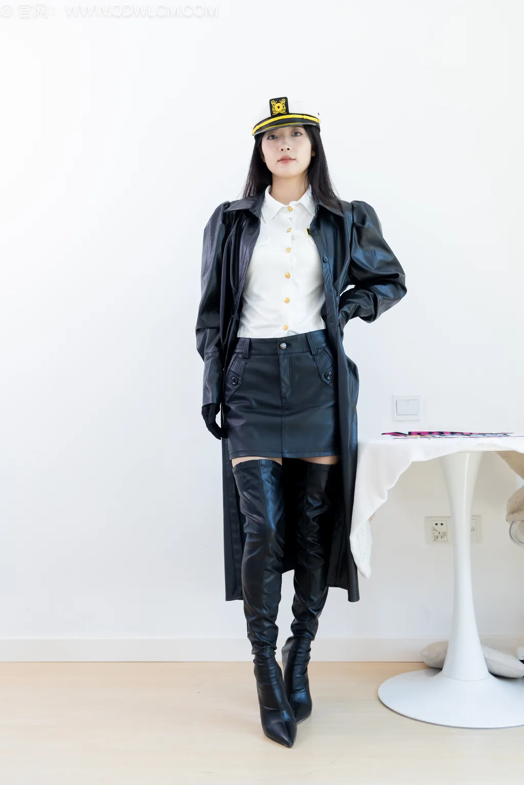 勿恋传媒 NO.2527 茯苓-高跟长靴、薄肉丝、揉脚[174P/1V/3.86GB]插图1