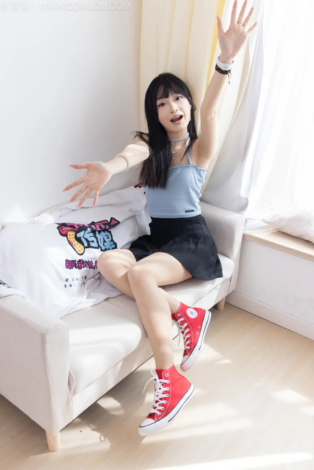 勿恋传媒 NO.2524 嘟嘟-高跟鞋、帆布鞋、薄肉丝、裸足[160P/1V/3.69GB]插图2