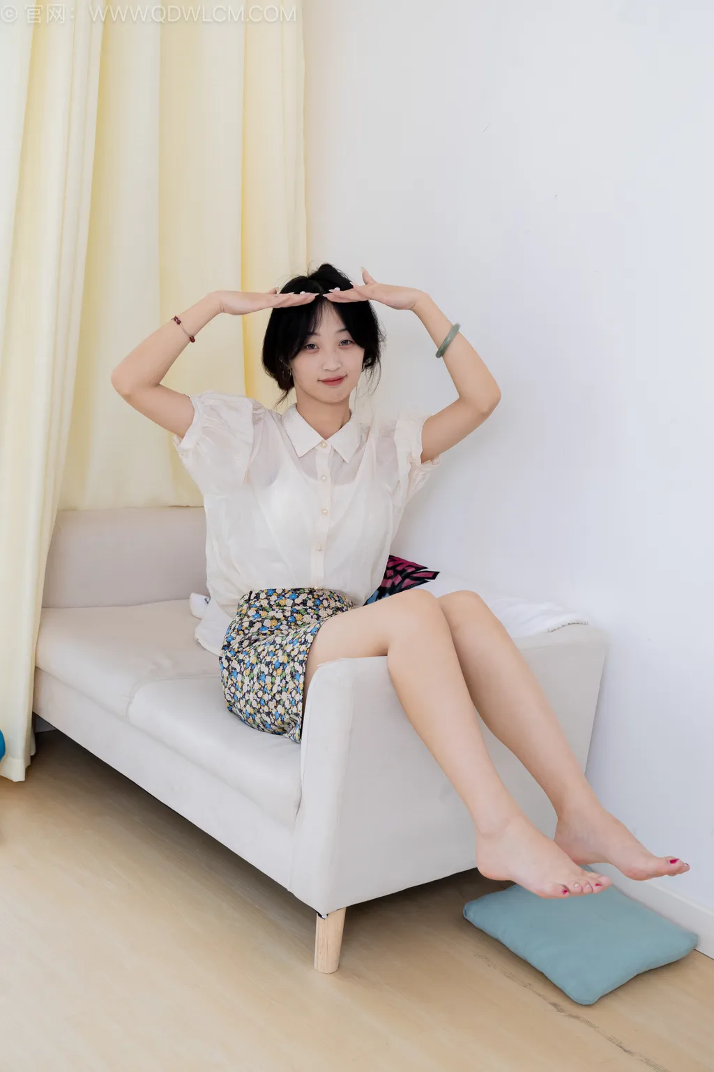 勿恋传媒 NO.2526 南南-三双高跟鞋、薄肉丝、裸足[155P/1V/5.00GB]插图2