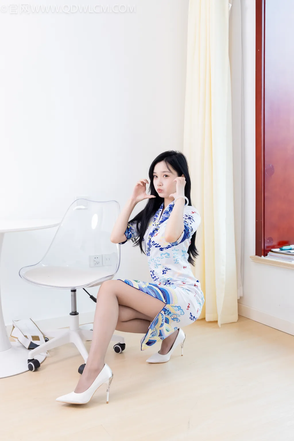 勿恋传媒 NO.2513 橙子-旗袍、高跟鞋、薄灰丝[158P/1V/4.16GB]插图2