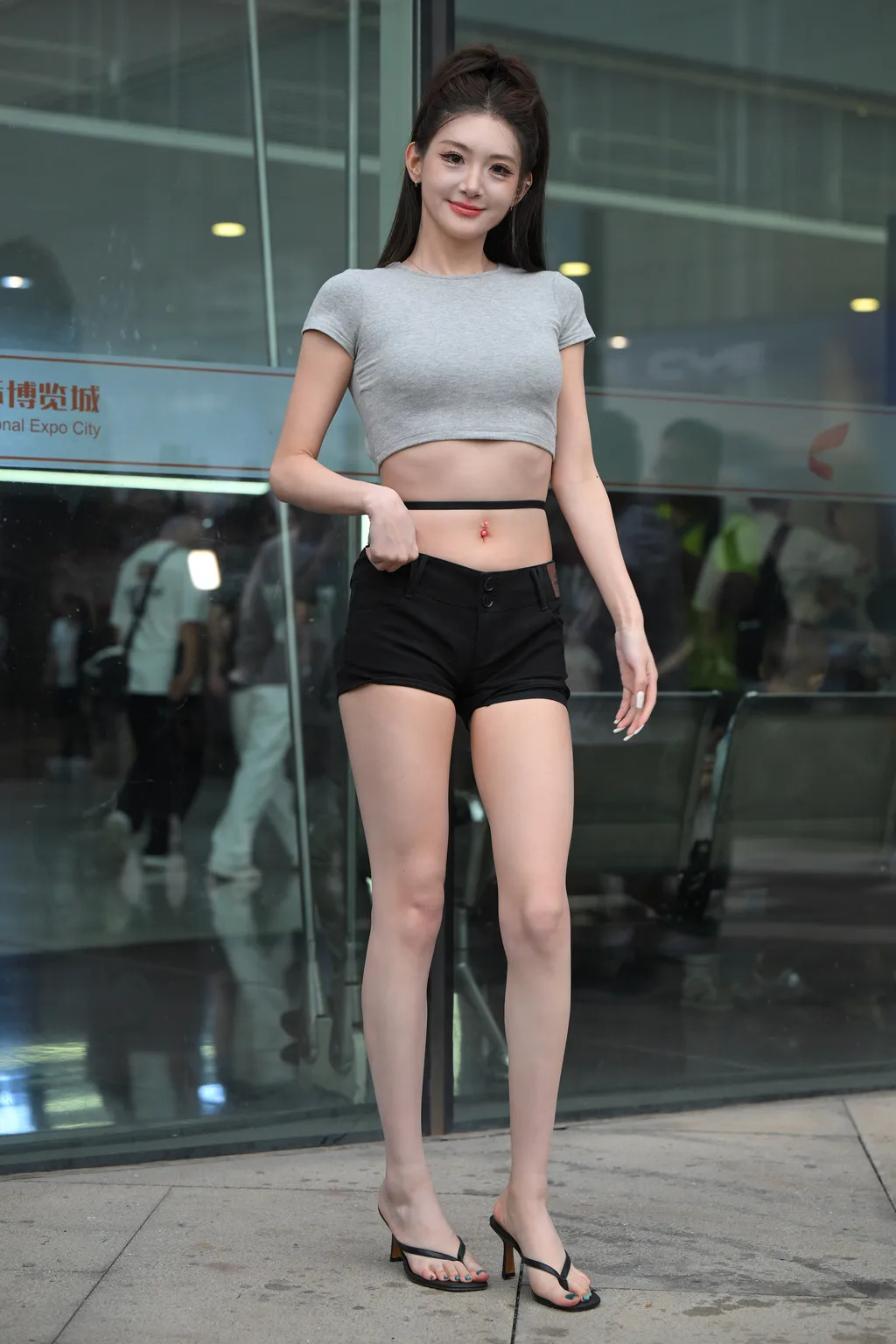 精选街拍作品 NO.6263 黑色短裤高跟凉拖[168P/456MB]插图2