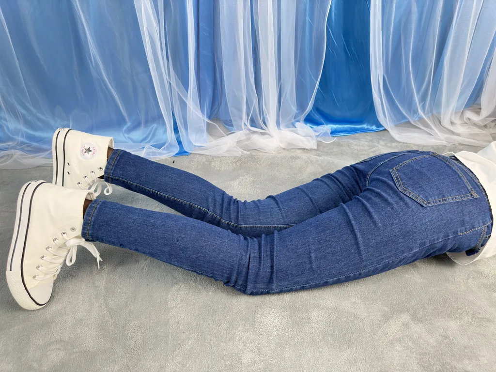 三禾摄影 NO.024 牛仔裤里丝 帆布鞋 高跟[201P/2.03GB]插图2